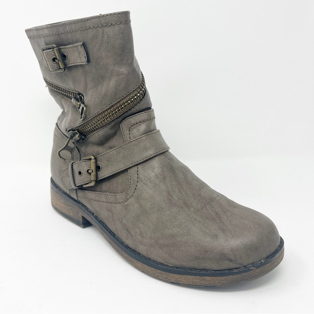 Stevies by Steve Madden Distressed Brown Moto Boot, Youth Size 5